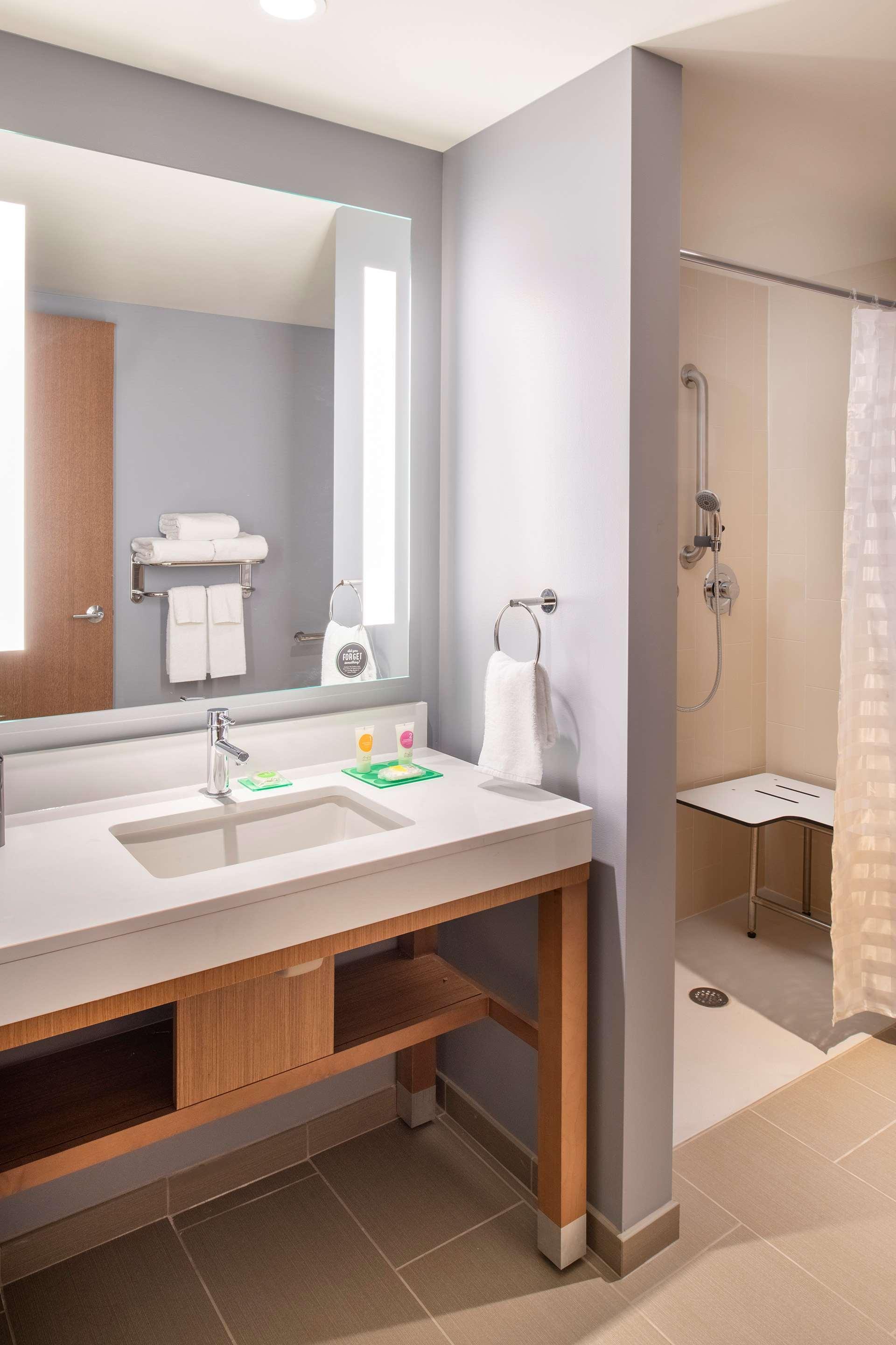 Hyatt Place East Moline/Quad Cities Bagian luar foto