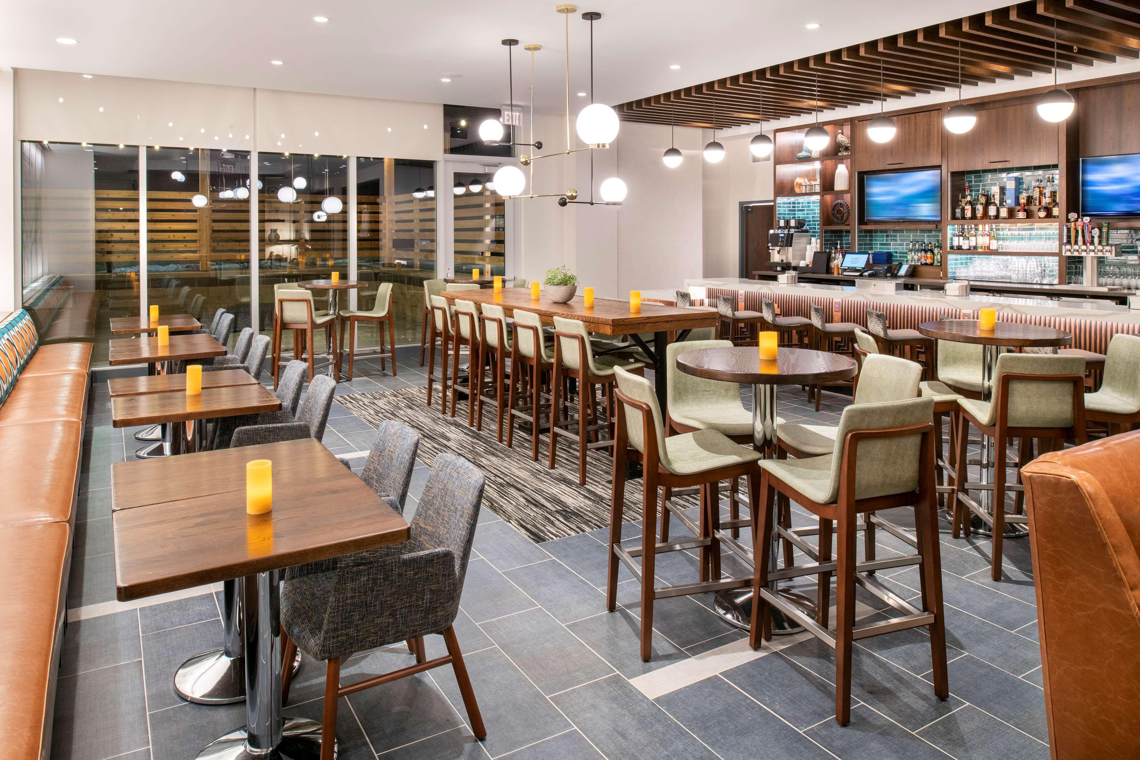 Hyatt Place East Moline/Quad Cities Bagian luar foto