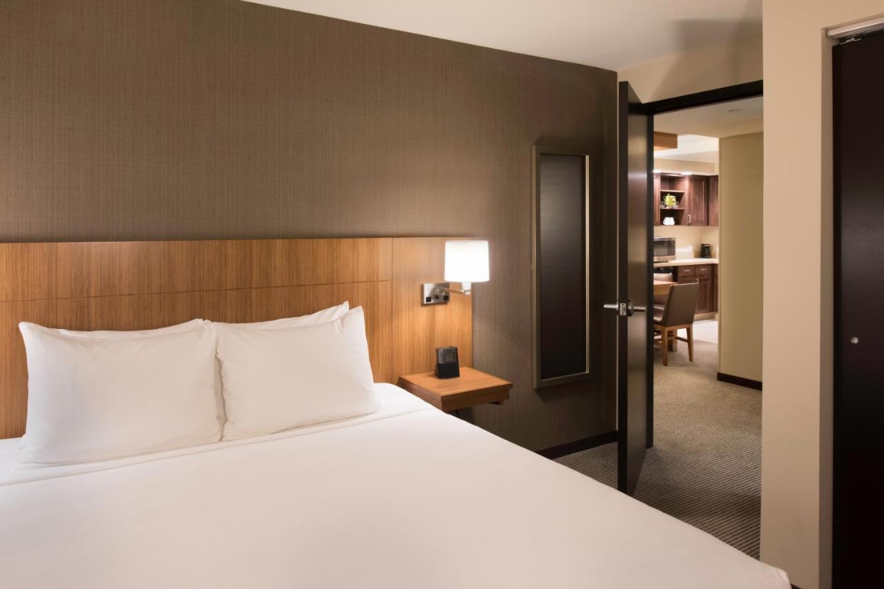 Hyatt Place East Moline/Quad Cities Bagian luar foto